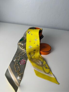 Hermès Silk C'est la Fete Twilly Jaune Vif Vert Gris
